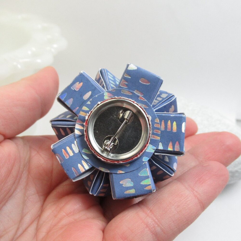Geometric Origami Brooch - Picture 5 of 10